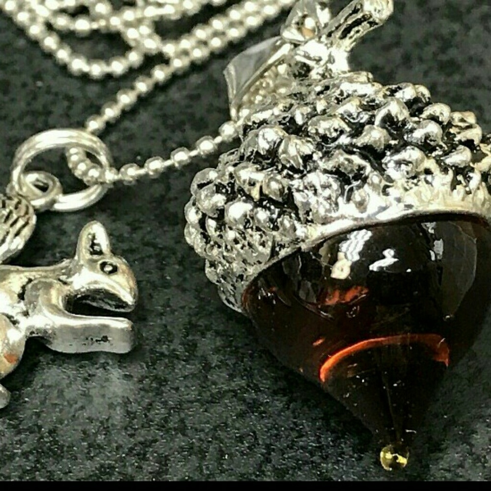 ✨️🐿 HANDCRAFTED SQUIRREL GLASS ACON TIBETAN SILVER NECKLACE CHARM 18"CHAIN ✨️ - Picture 2 of 4